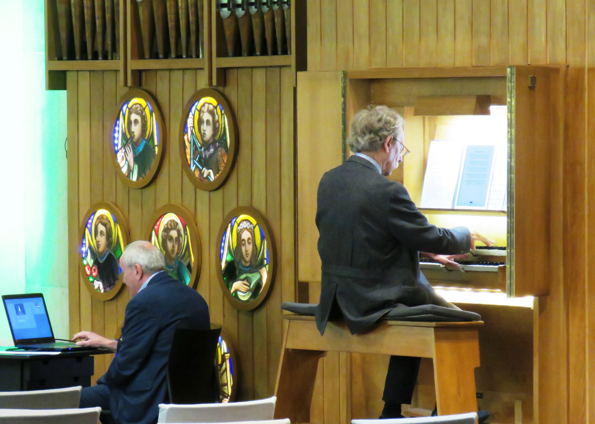 Joannes Thuy aan het orgel