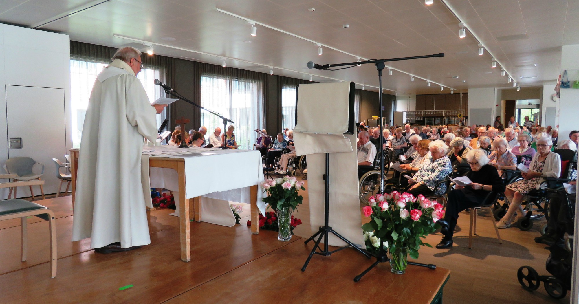 Moederdagviering | WZC Hof ter Schelde | Voorganger Paul Scheelen | Sint-Anna-ten-Drieënparochie, Antwerpen Linkeroever