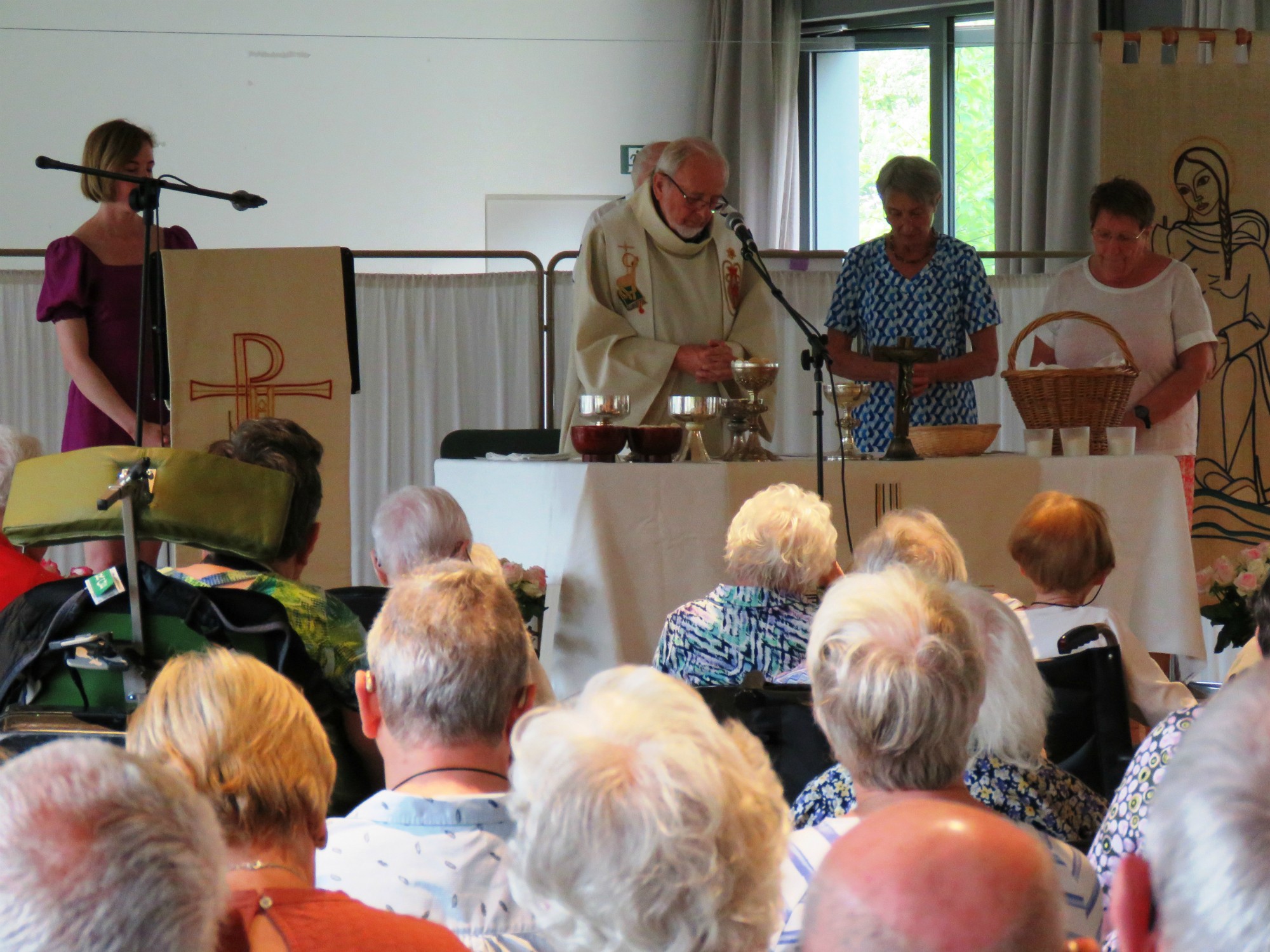 Moederdagviering | WZC Hof ter Schelde | Voorganger Paul Scheelen | Sint-Anna-ten-Drieënparochie, Antwerpen Linkeroever