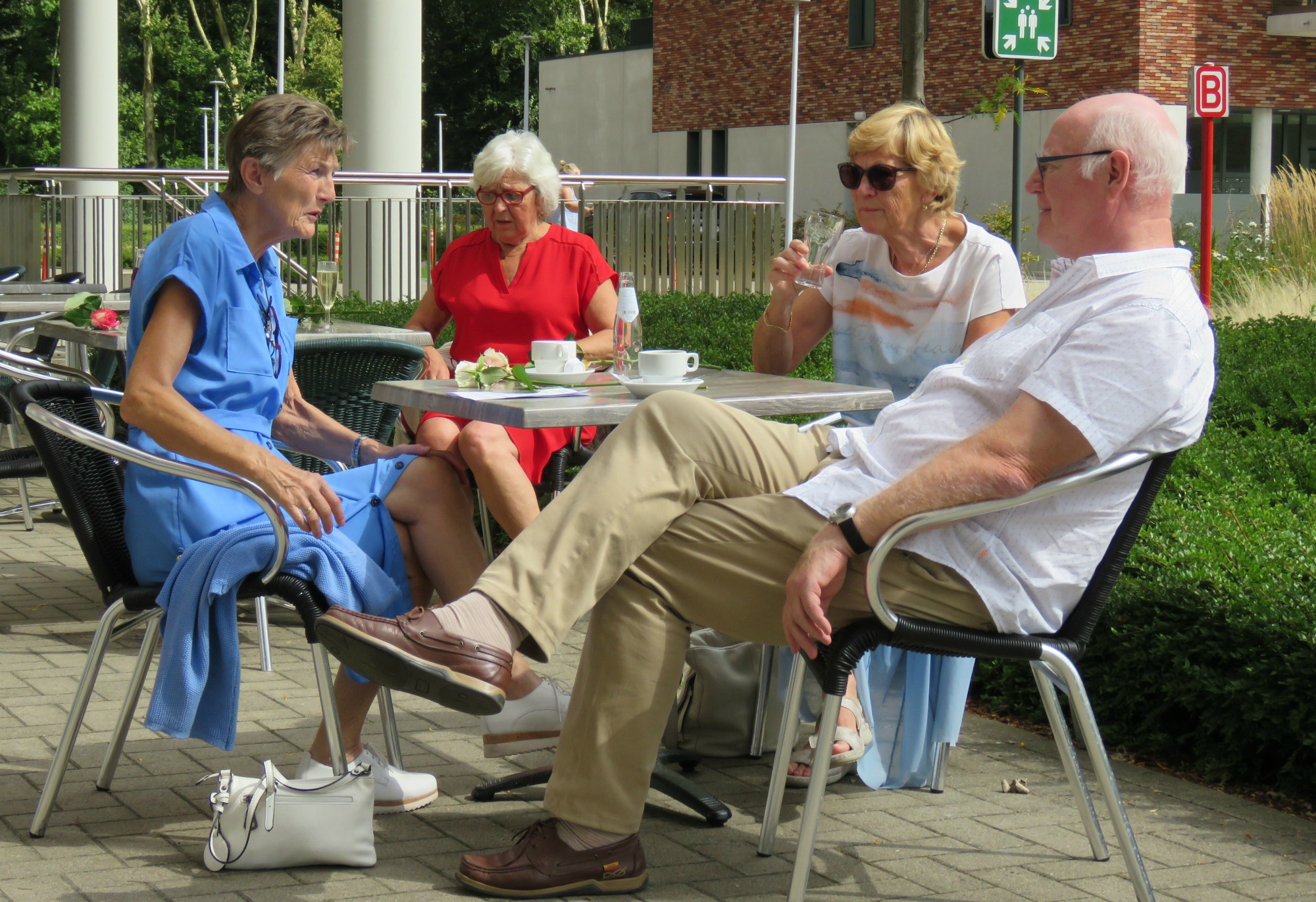 Moederdagviering | WZC Hof ter Schelde | Nog nagenieten van een drankje