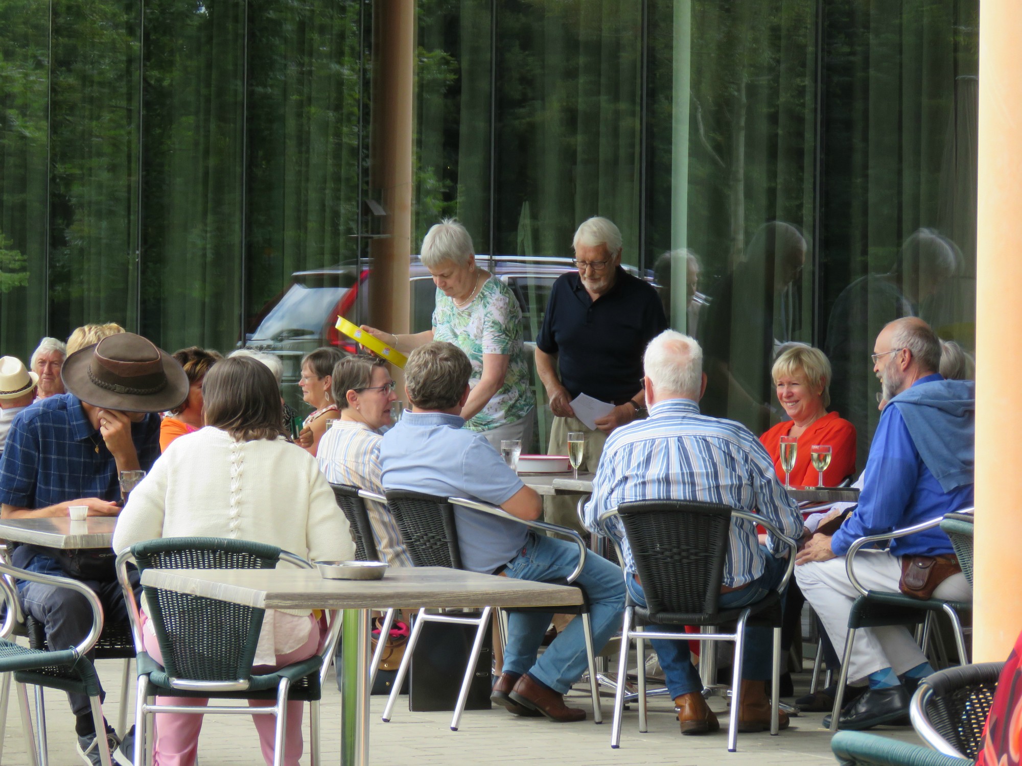 Moederdagviering | WZC Hof ter Schelde | Nog nagenieten van een drankje