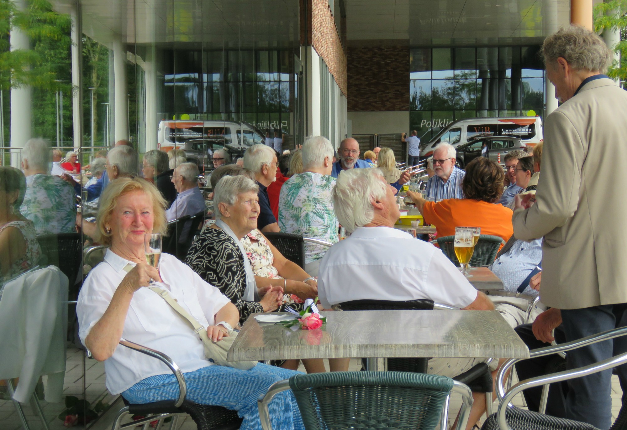 Moederdagviering | WZC Hof ter Schelde | Nog nagenieten van een drankje