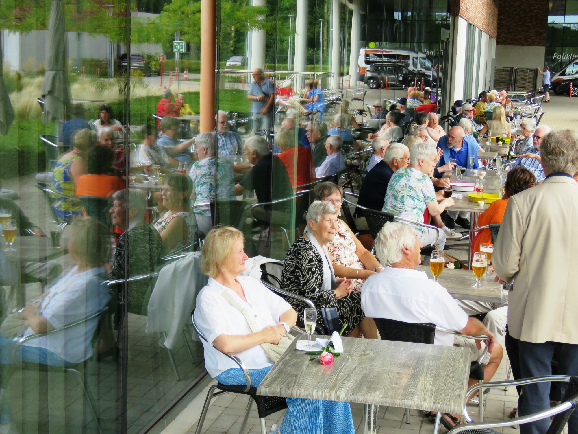 Moederdagviering | WZC Hof ter Schelde | Nog nagenieten van een drankje