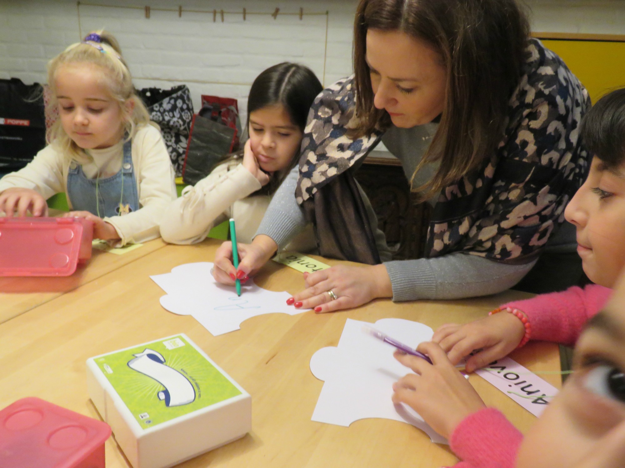 Eerste communicanten 2024 - De naam van elke eerste communicant en vormeling komt op een puzzelstukje