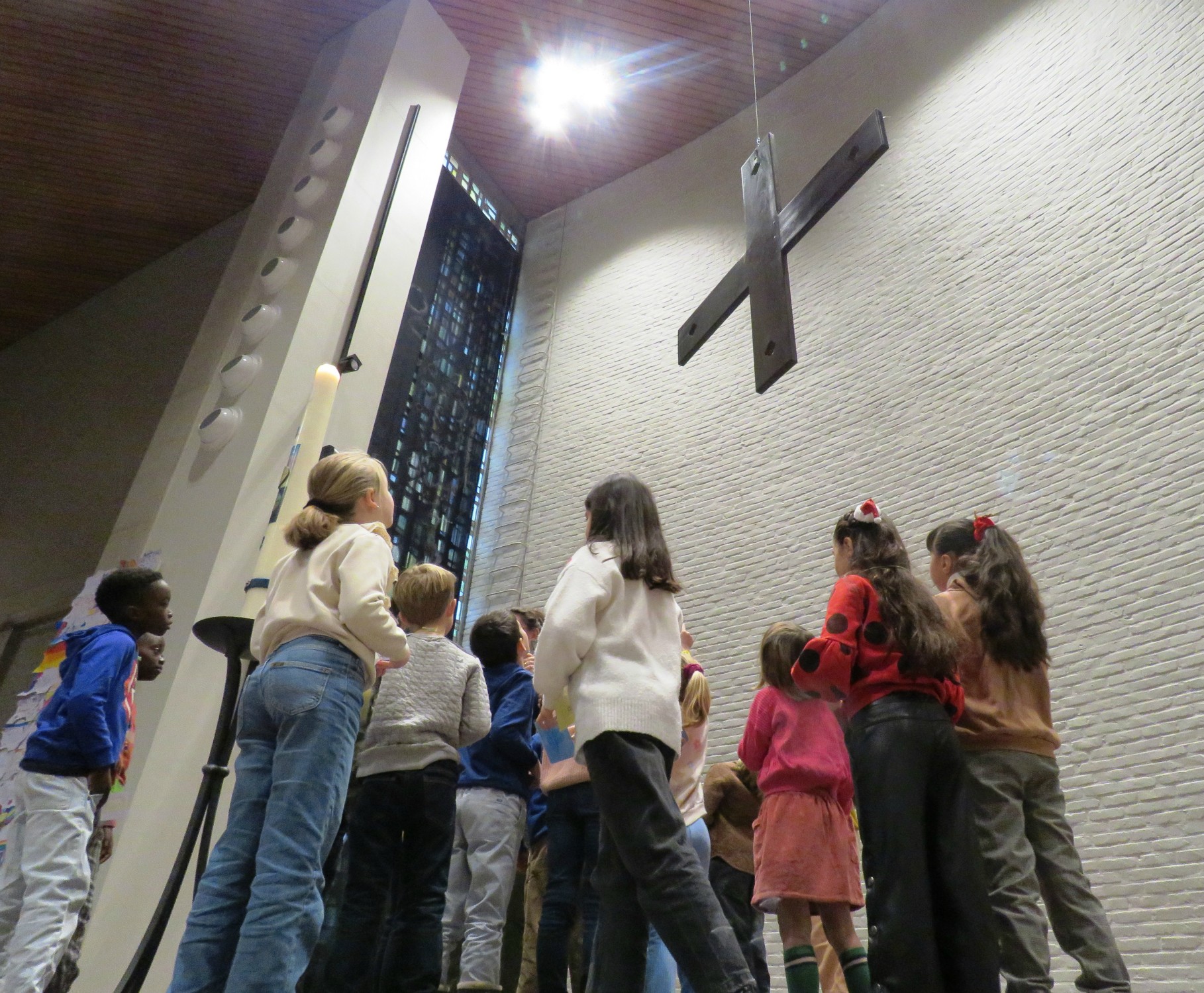 Het grote kruis zie je in ieder kerk