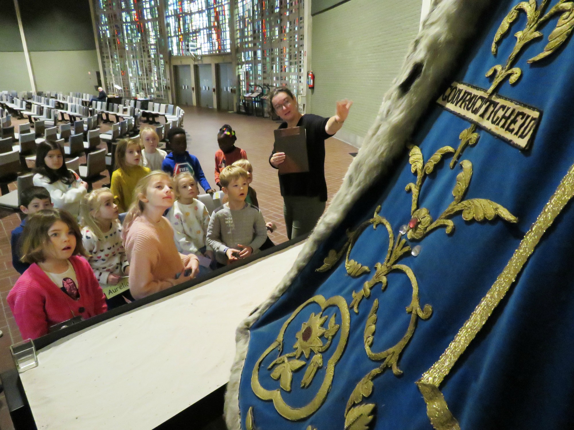 Het Mariabeeld achteraan in de kerk is wel heel speciaal