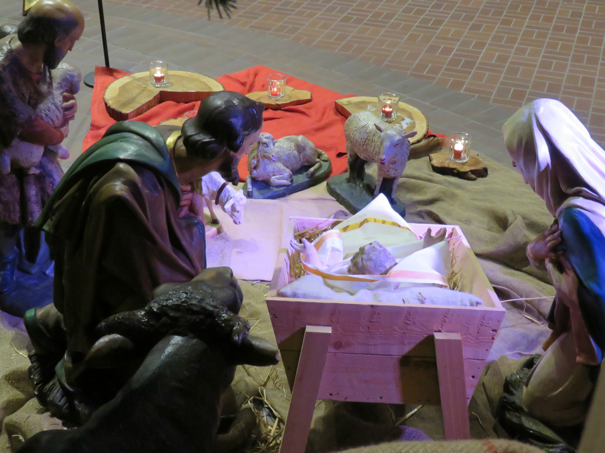 Beeld vanuit de kerststal