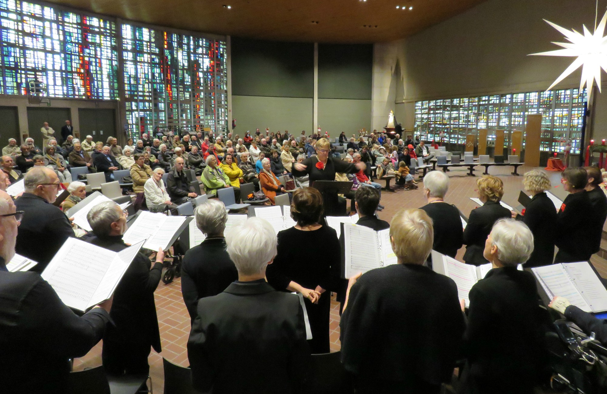 Slotlied door het Sint-Annakoor o.l.v. Myriam Baert | Orgel: Joannes Thuy