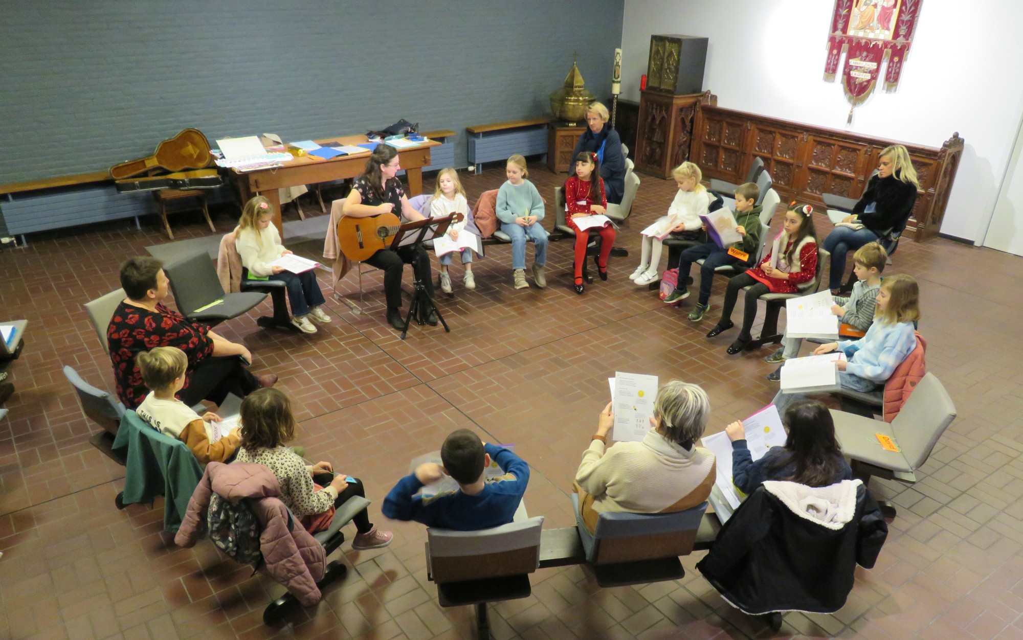 Het derde catechesemoment voor de eerste communicanten 2024 in de weekkapel | Sint-Anna-ten-Drieënkerk, Antwerpen Linkeroever