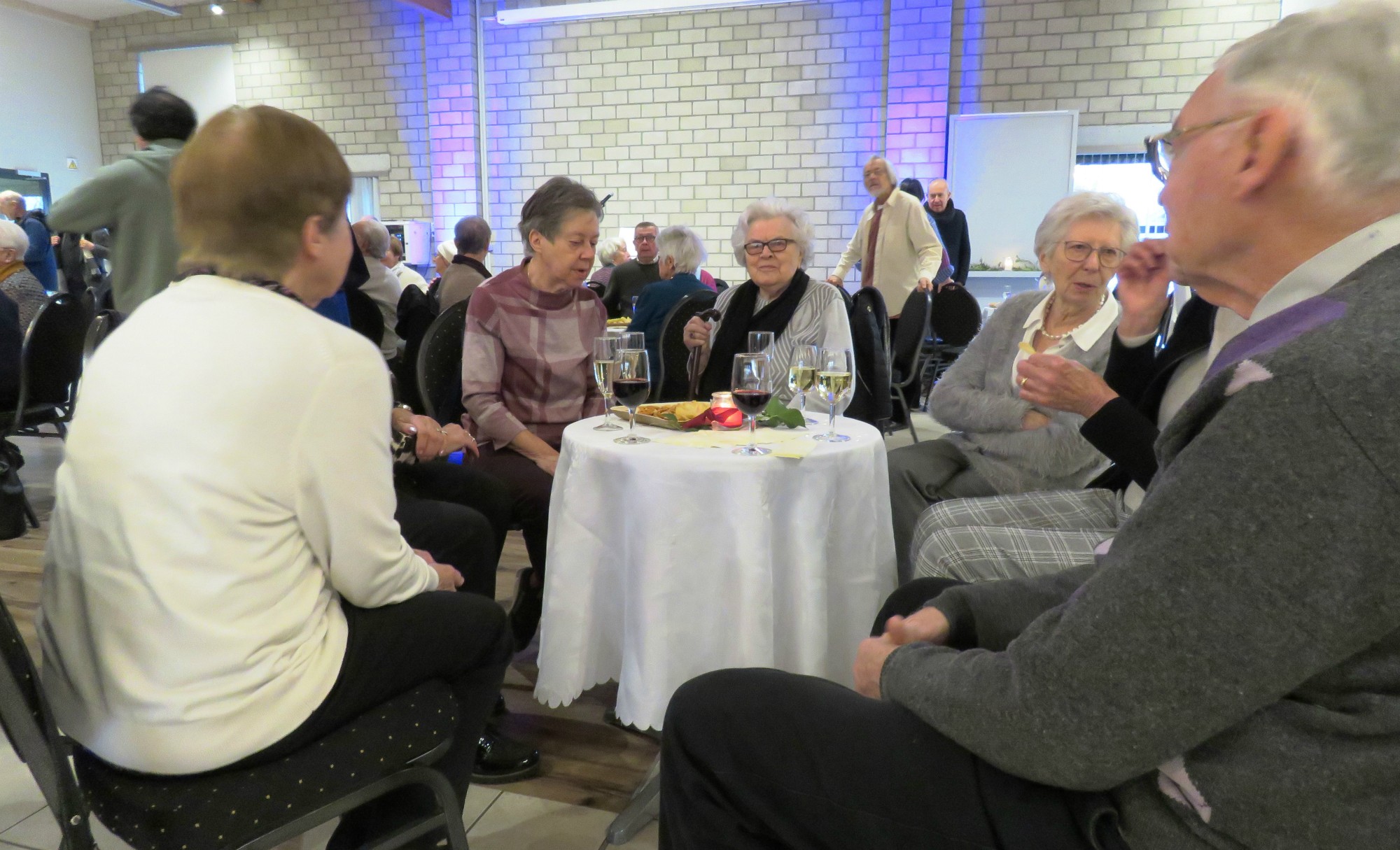 Sfeerfoto's van de nieuwjaarsreceptie van het Sint-Anna-ten-Drieënparochie, Antwerpen Linkeroever