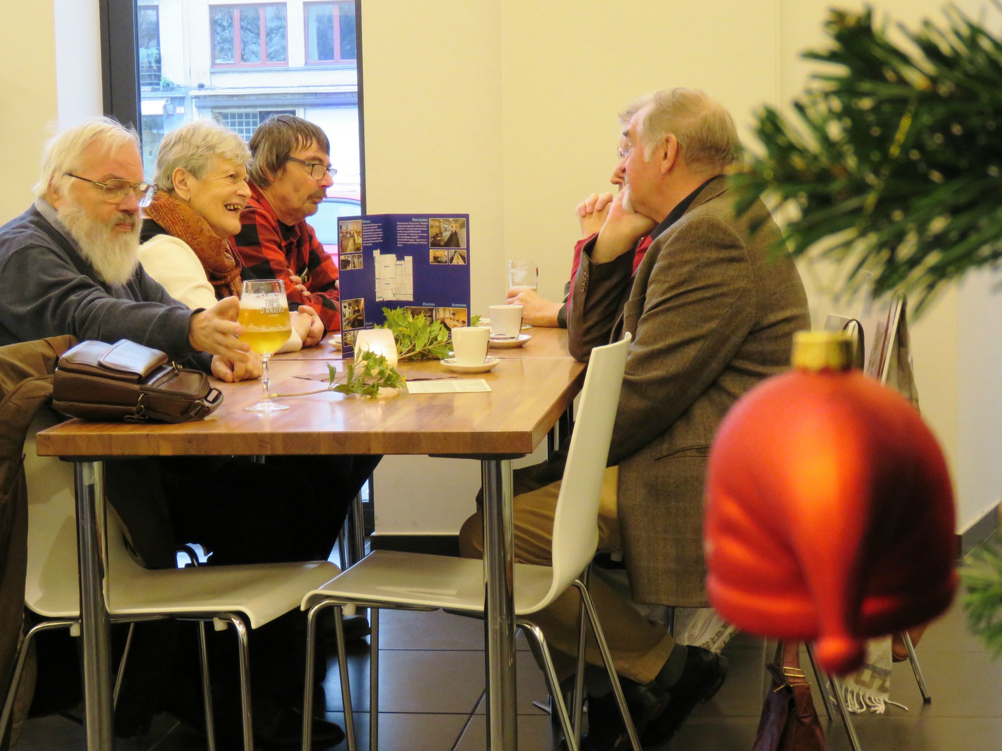 Sfeerfoto's van de nieuwjaarsreceptie van het Sint-Anna-ten-Drieënparochie, Antwerpen Linkeroever