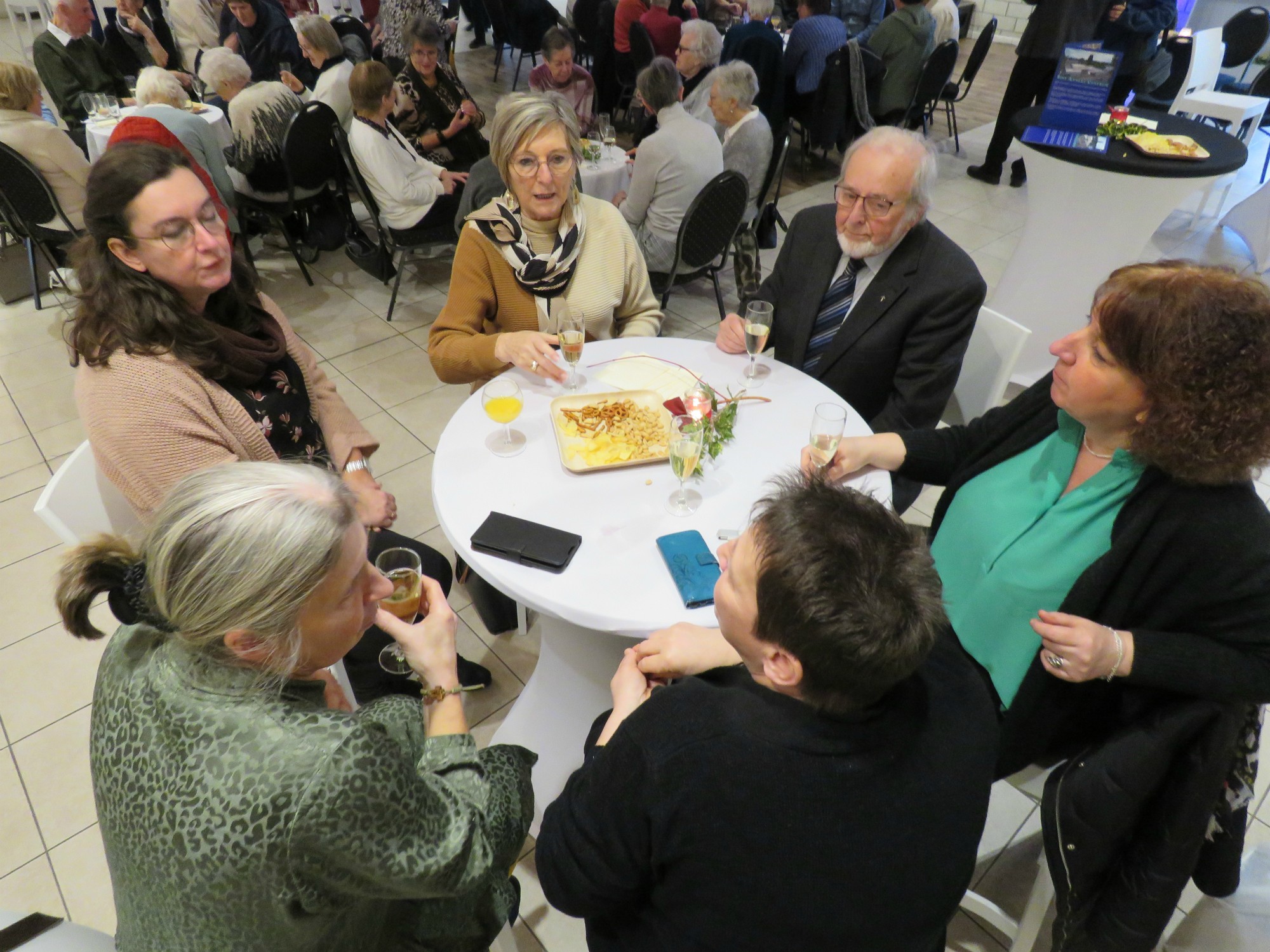 Sfeerfoto's van de nieuwjaarsreceptie van het Sint-Anna-ten-Drieënparochie, Antwerpen Linkeroever