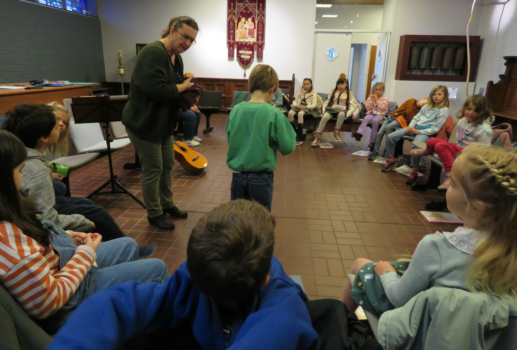 Jozef en Maria kwamen met kleine Jezus naar de tempel