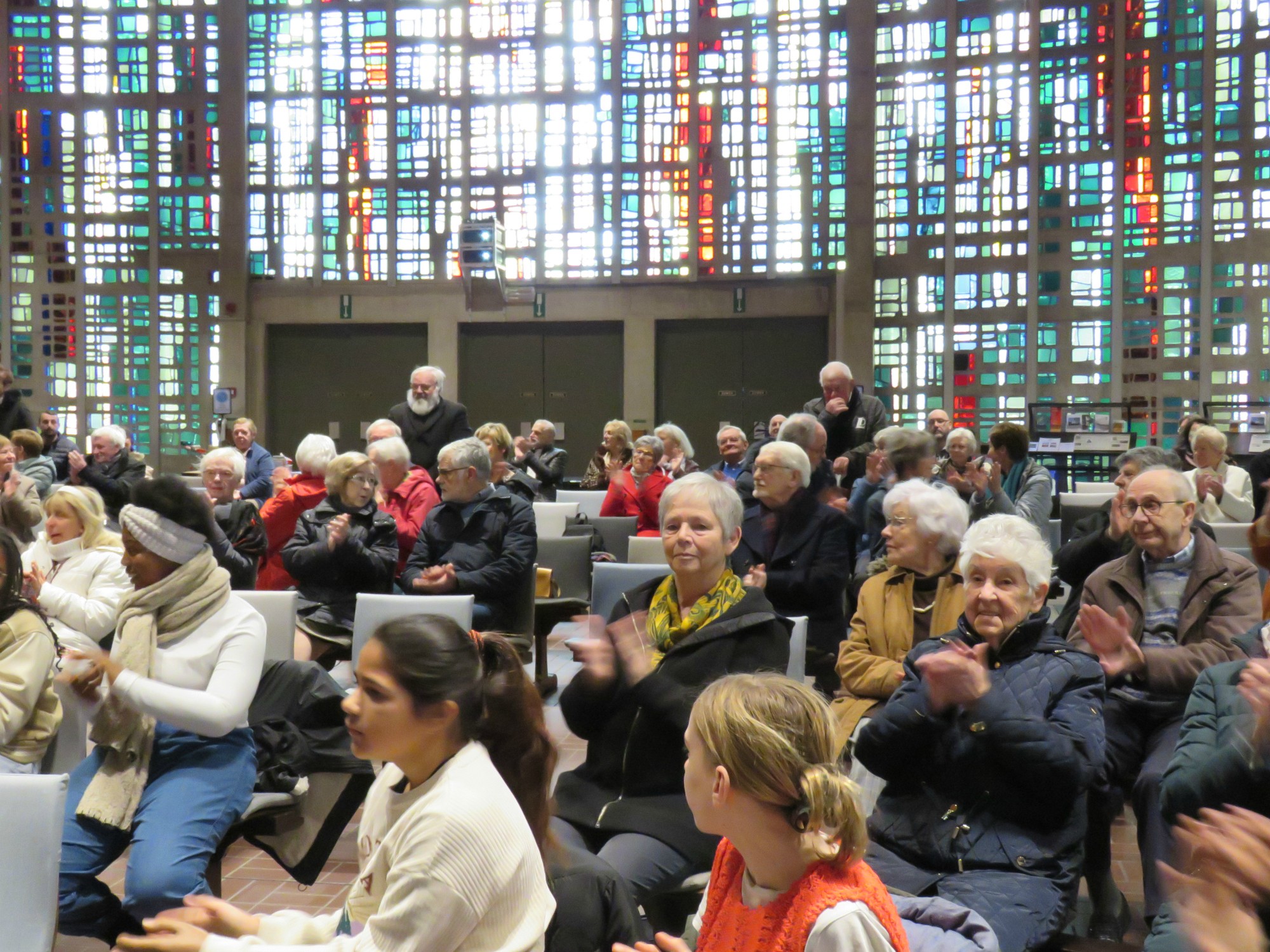 Jarigen van de maand februari werden in de bloemetjes gezet