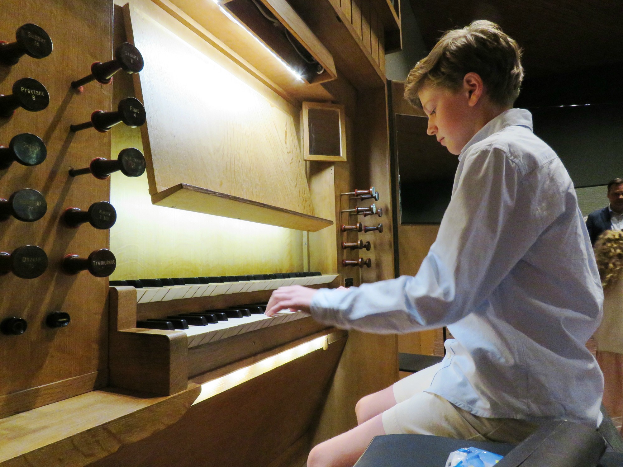 Een vormeling speelde uit de losse pols nog op het orgel