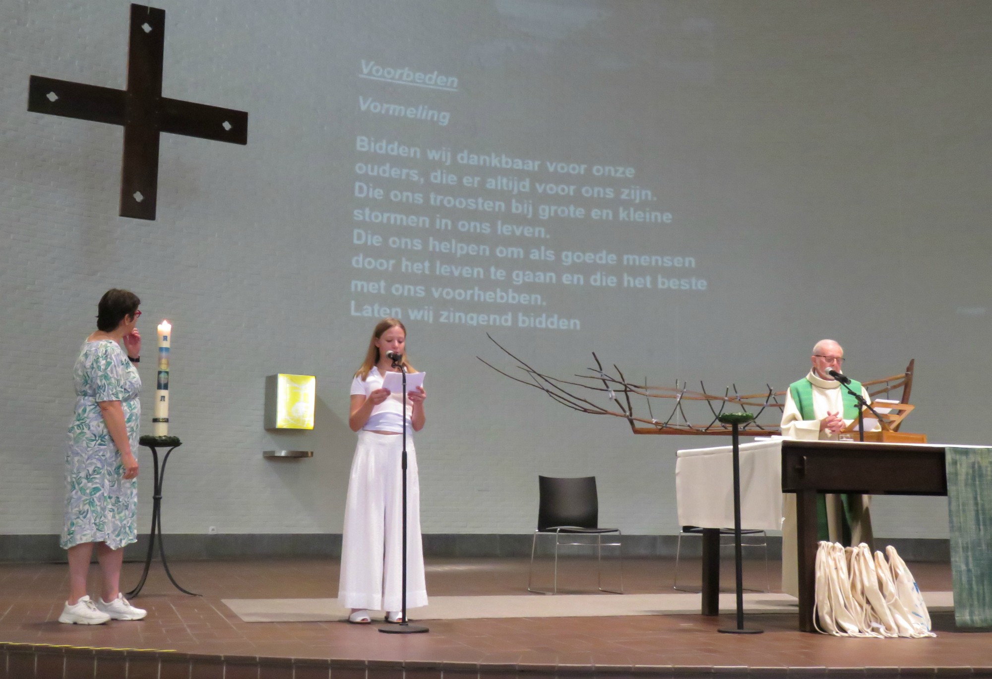 Dankviering | Eerste communicanten + Vormelingen | Paul Scheelen 85 jaar - 60 jaar priester | Sint-Anna-ten-Drieënparochie, Antwerpen Linkeroever