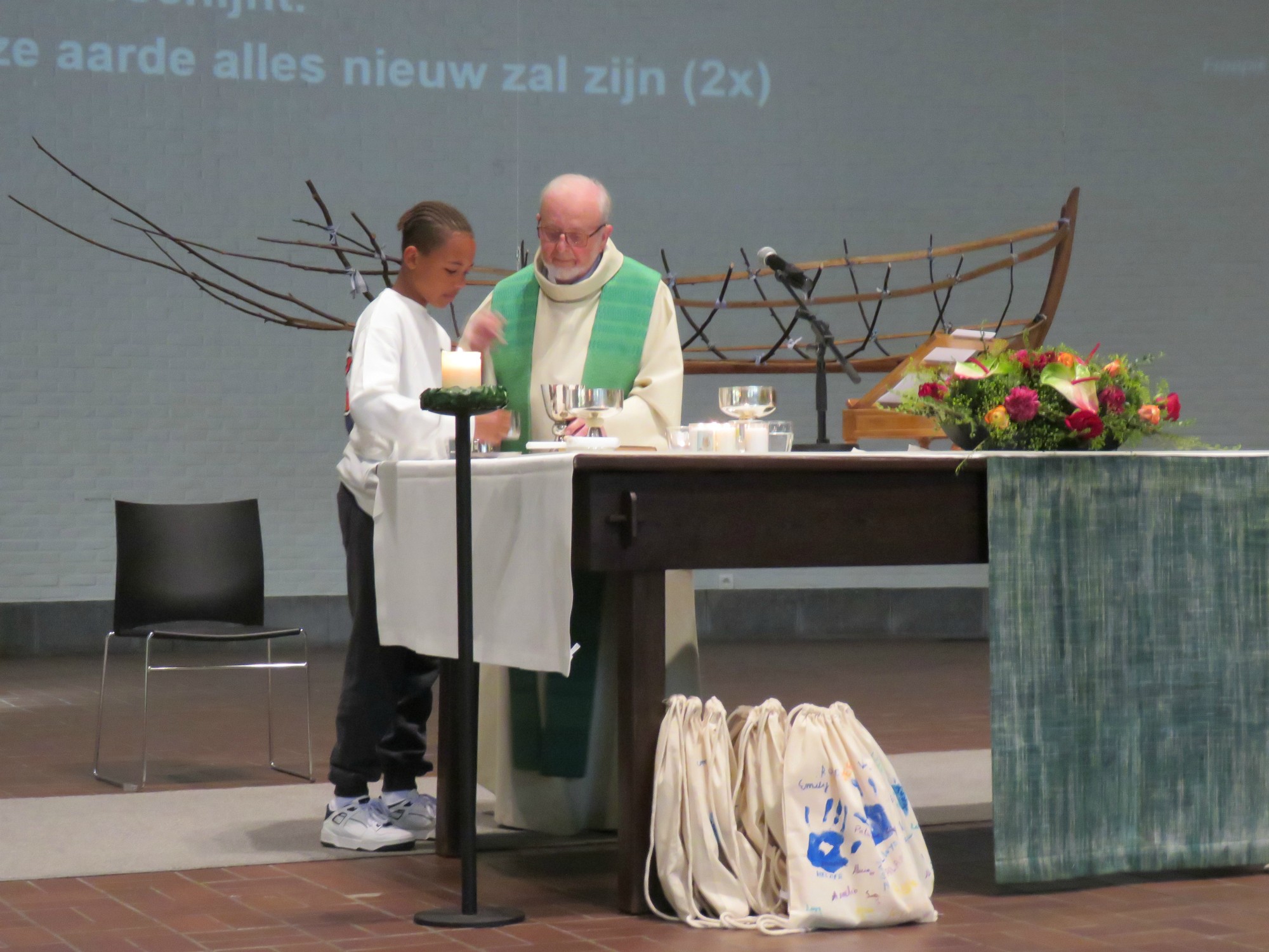 Dankviering | Eerste communicanten + Vormelingen | Paul Scheelen 85 jaar - 60 jaar priester | Sint-Anna-ten-Drieënparochie, Antwerpen Linkeroever