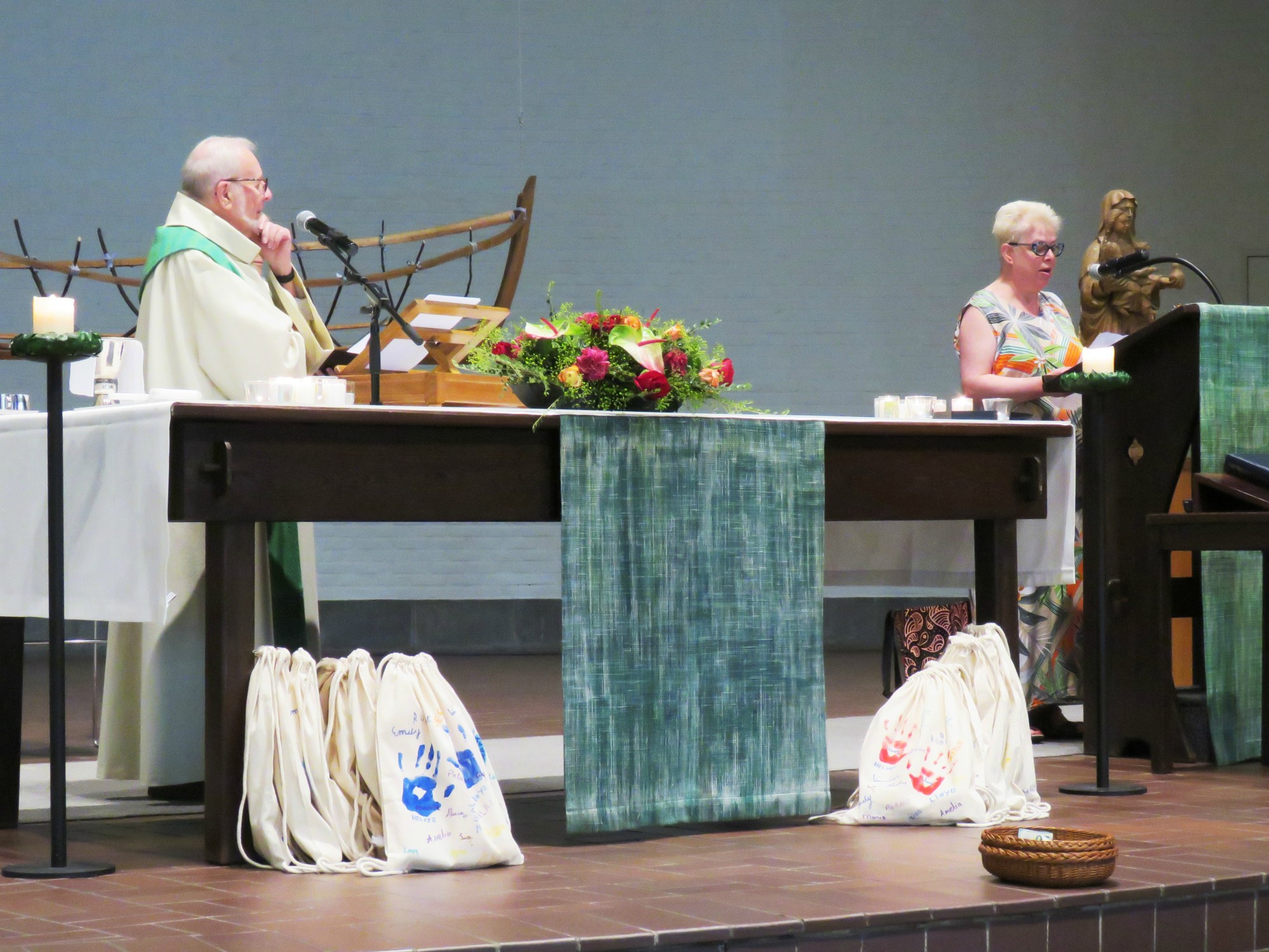 Dankwoordje van de ouders aan de communicanten en priester Paul Scheelen