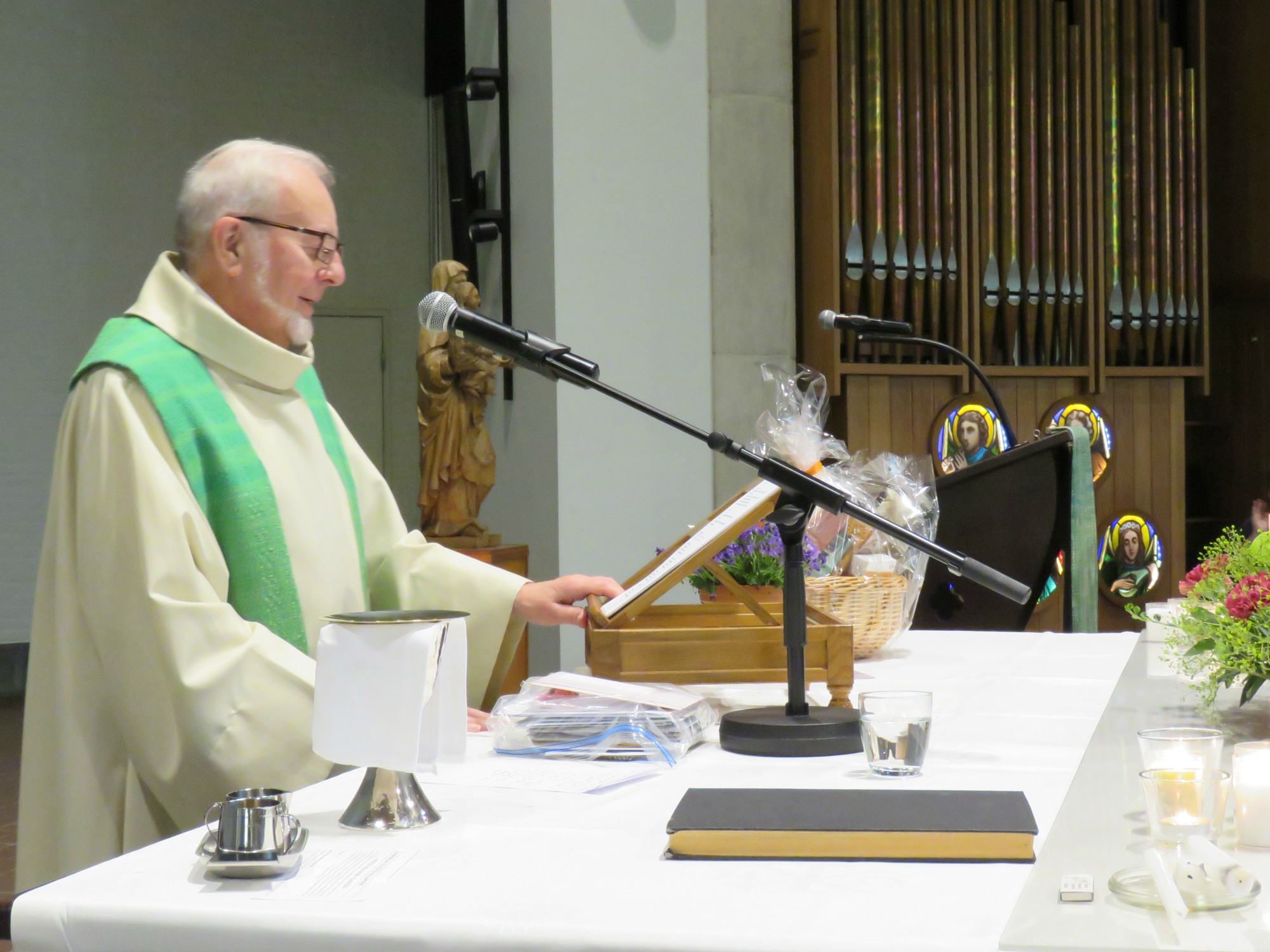 Dankviering | Eerste communicanten + Vormelingen | Paul Scheelen 85 jaar - 60 jaar priester | Sint-Anna-ten-Drieënparochie, Antwerpen Linkeroever