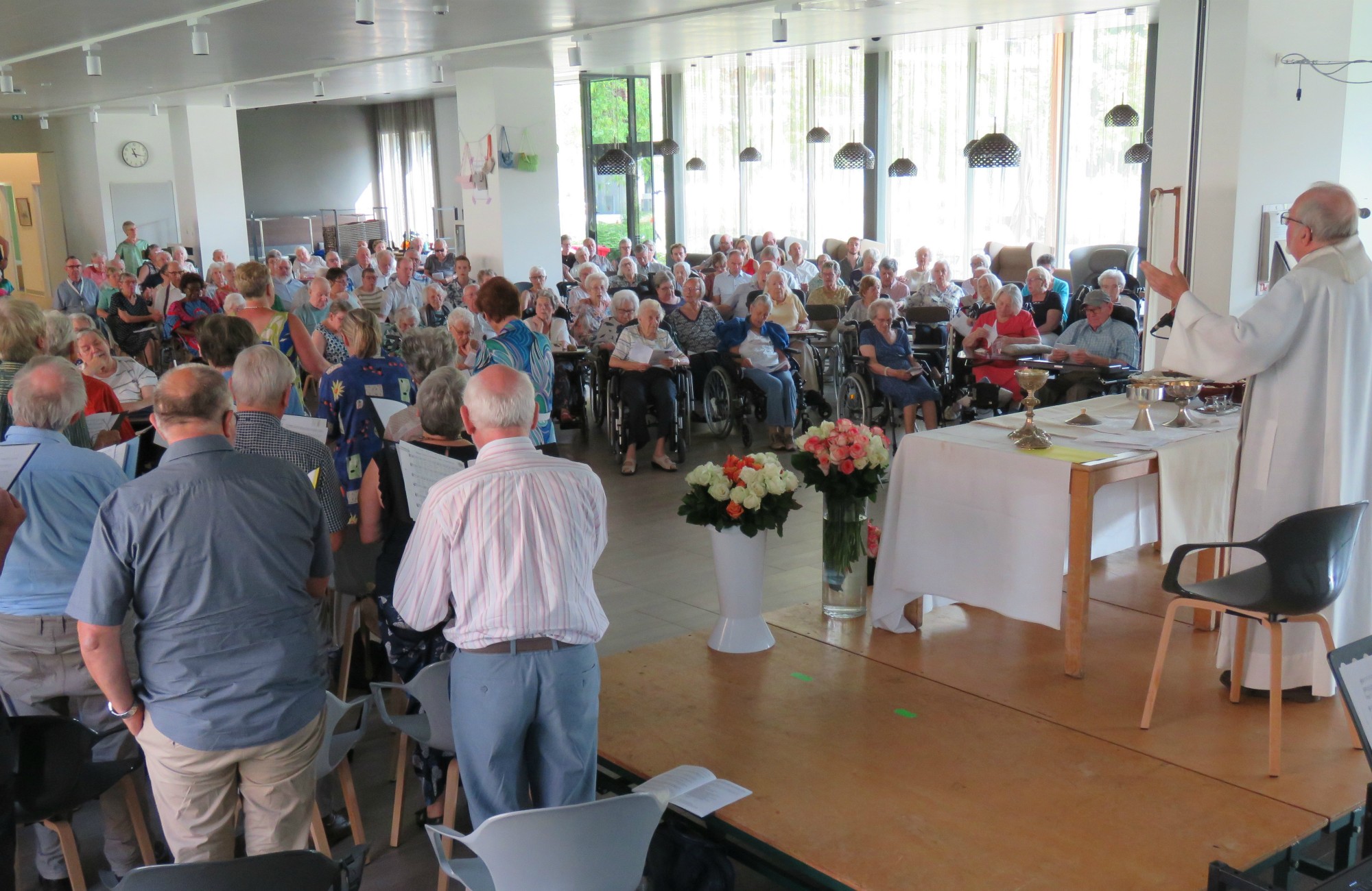 Moederdagviering | WZC Hof ter Schelde | Onze-Lieve-Vrouw Hemelvaart | Sint-Anna-ten-Drieënparochie, Antwerpen Linkeroever