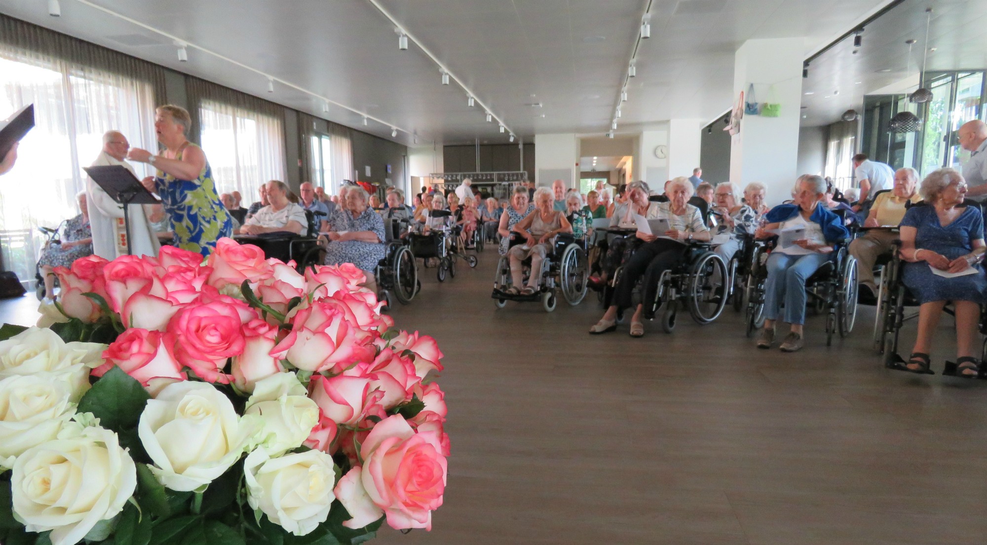 Moederdagviering | WZC Hof ter Schelde | Onze-Lieve-Vrouw Hemelvaart | Sint-Anna-ten-Drieënparochie, Antwerpen Linkeroever