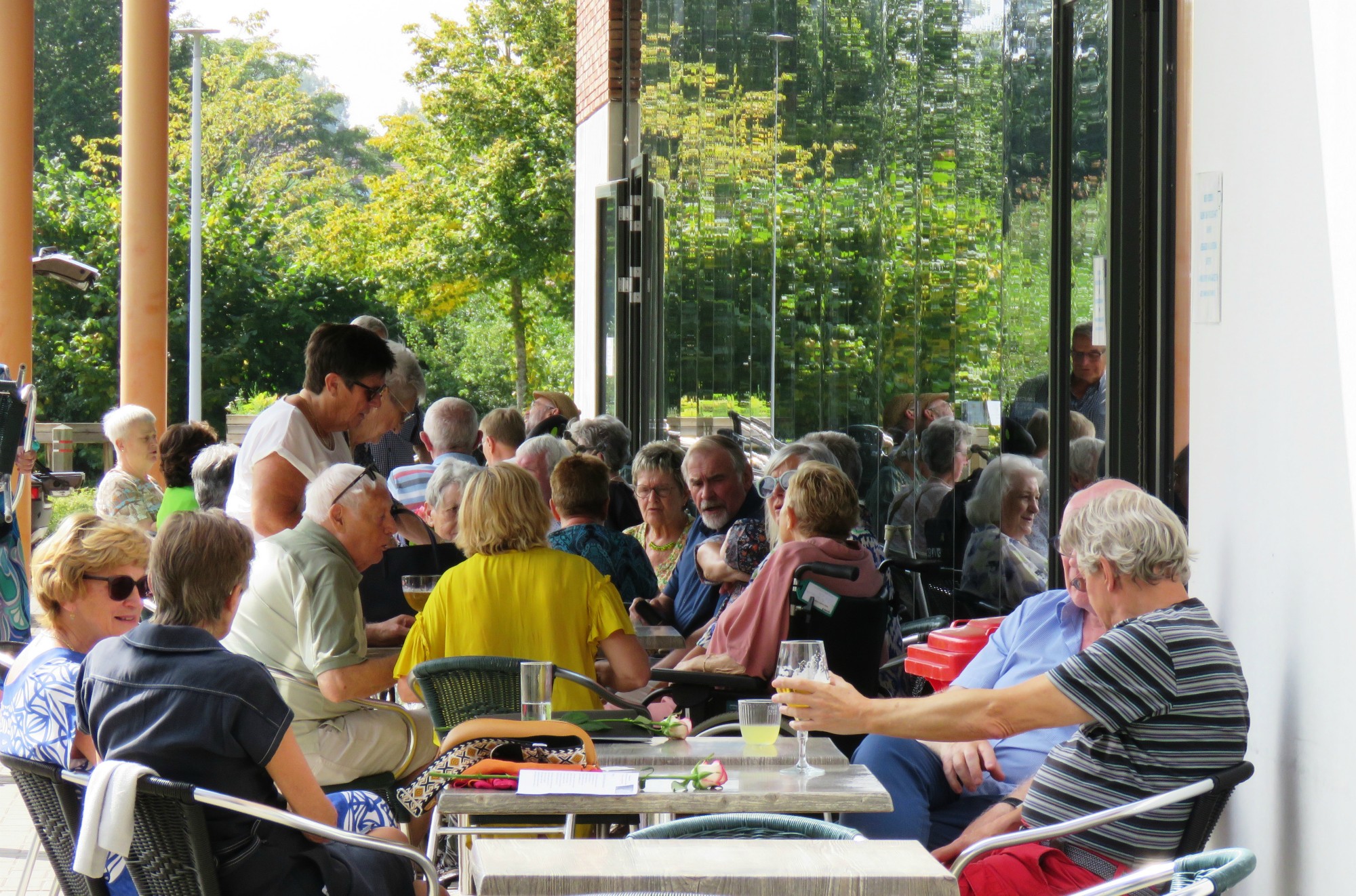 Na de viering is het nog samen genieten van een drankje