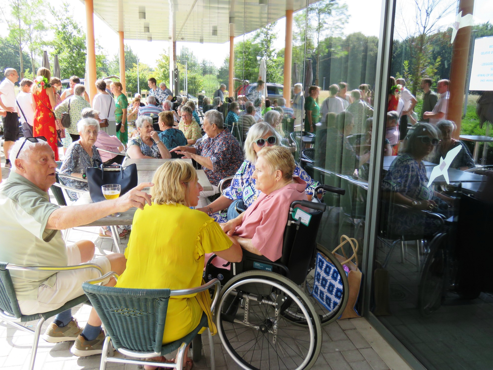 Na de viering is het nog samen genieten van een drankje