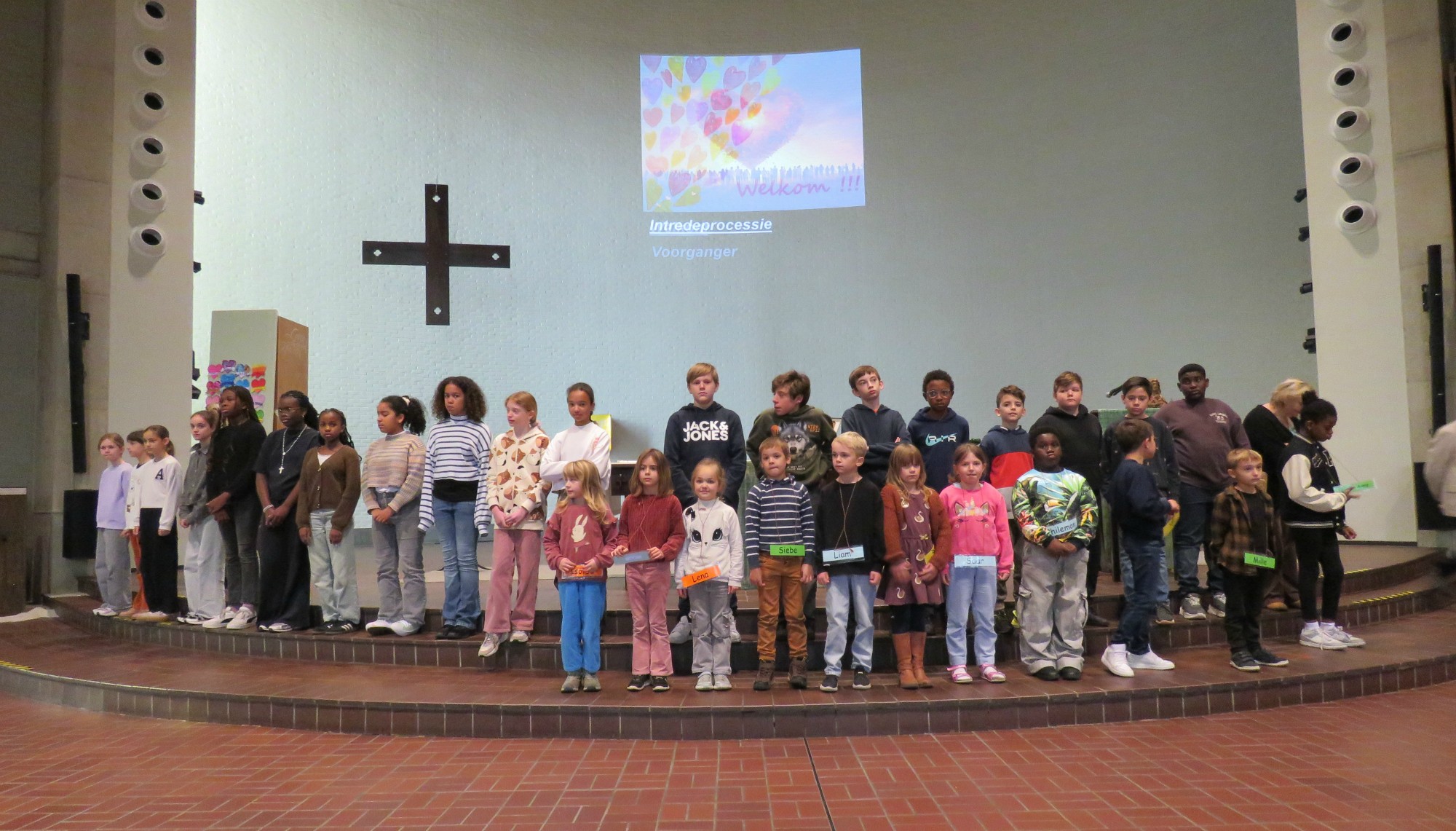 Wegwijzerviering - Voorstelling van de eerste communicanten en vormelingen gevolgd door de naamafroeping