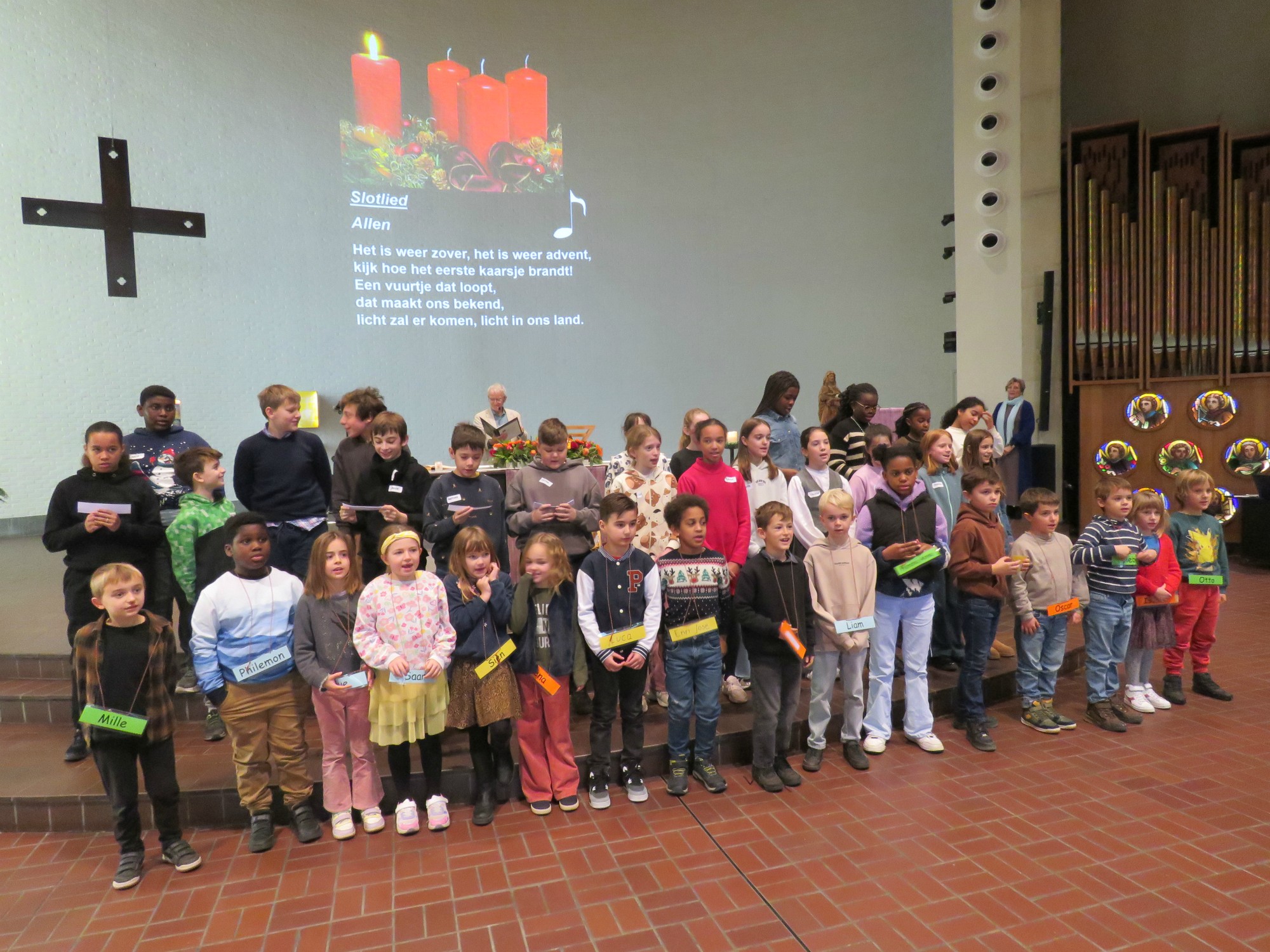 Wegwijzerviering | Slotlied door de eerste communicanten en vormelingen