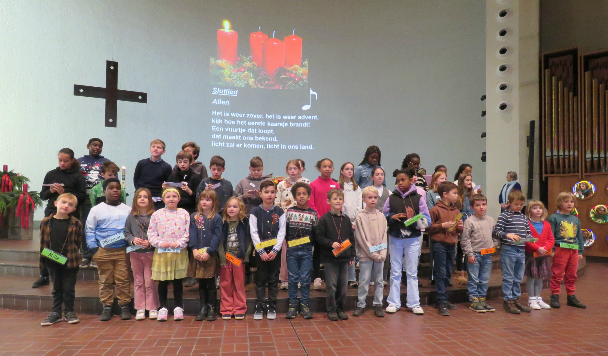 Wegwijzerviering | Slotlied door de eerste communicanten en vormelingen