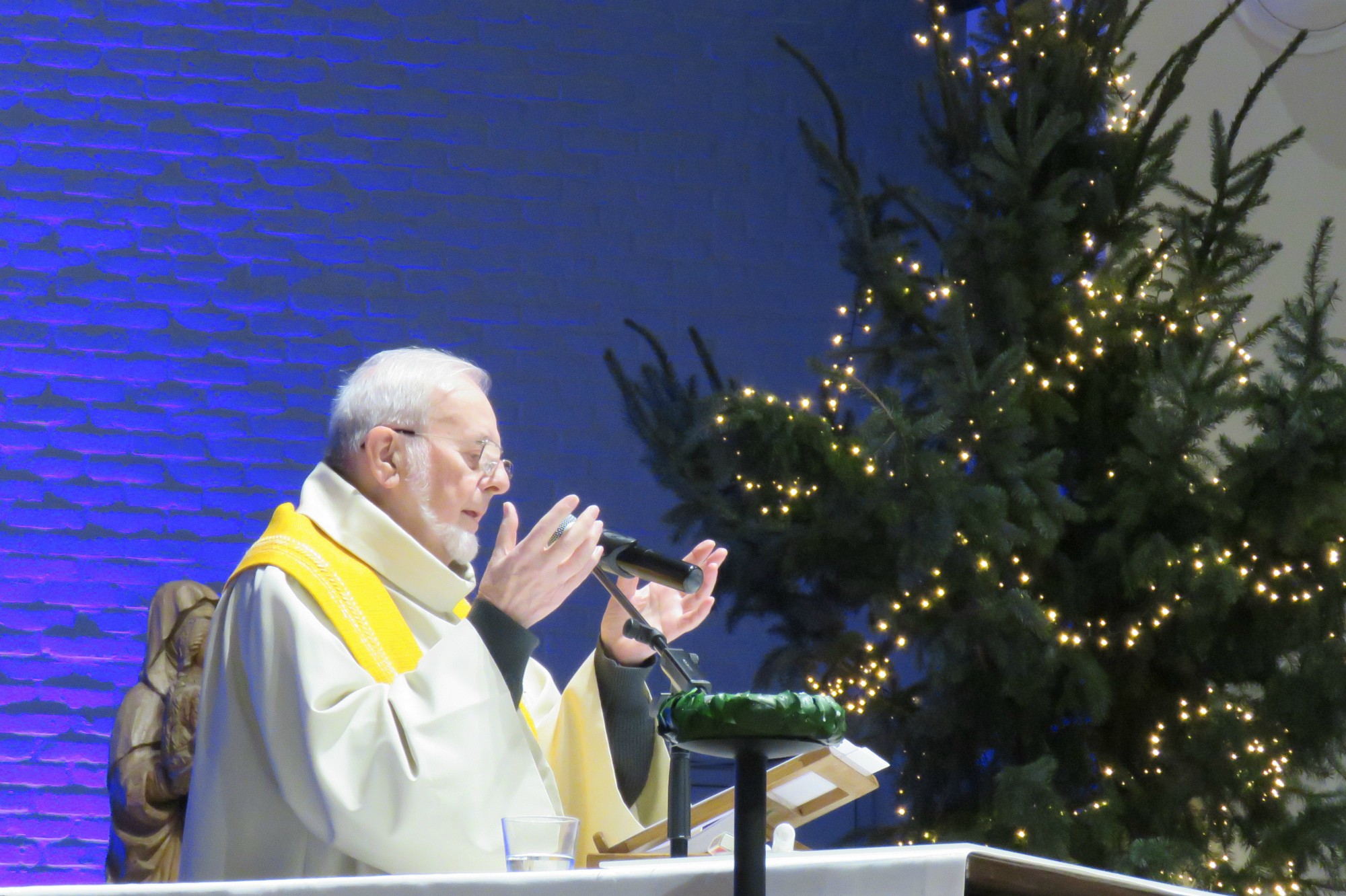 Kerstviering - Een prachtig woordje na de lezingen door priester Paul Scheelen