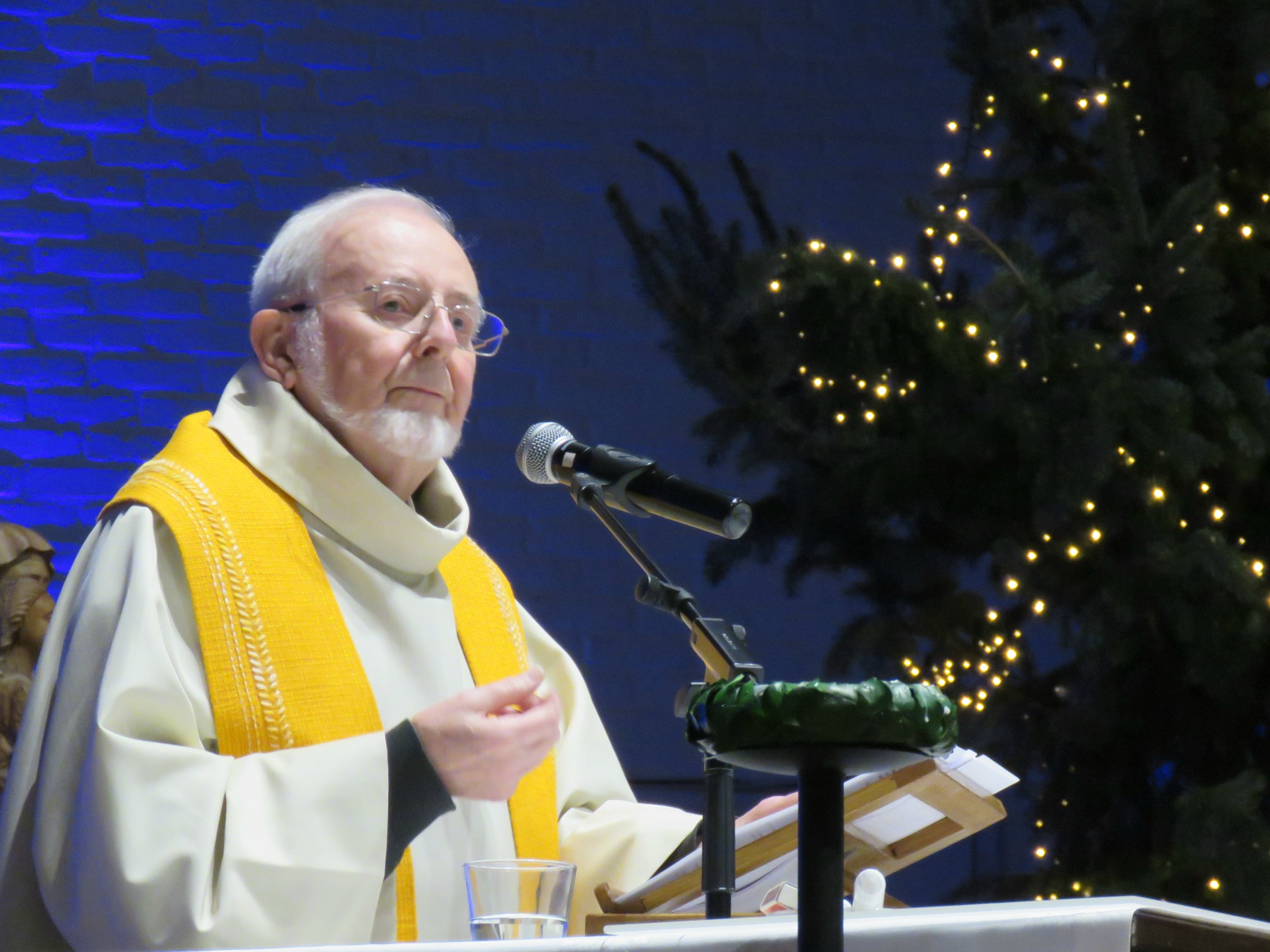 Kerstviering - Een prachtig woordje na de lezingen door priester Paul Scheelen