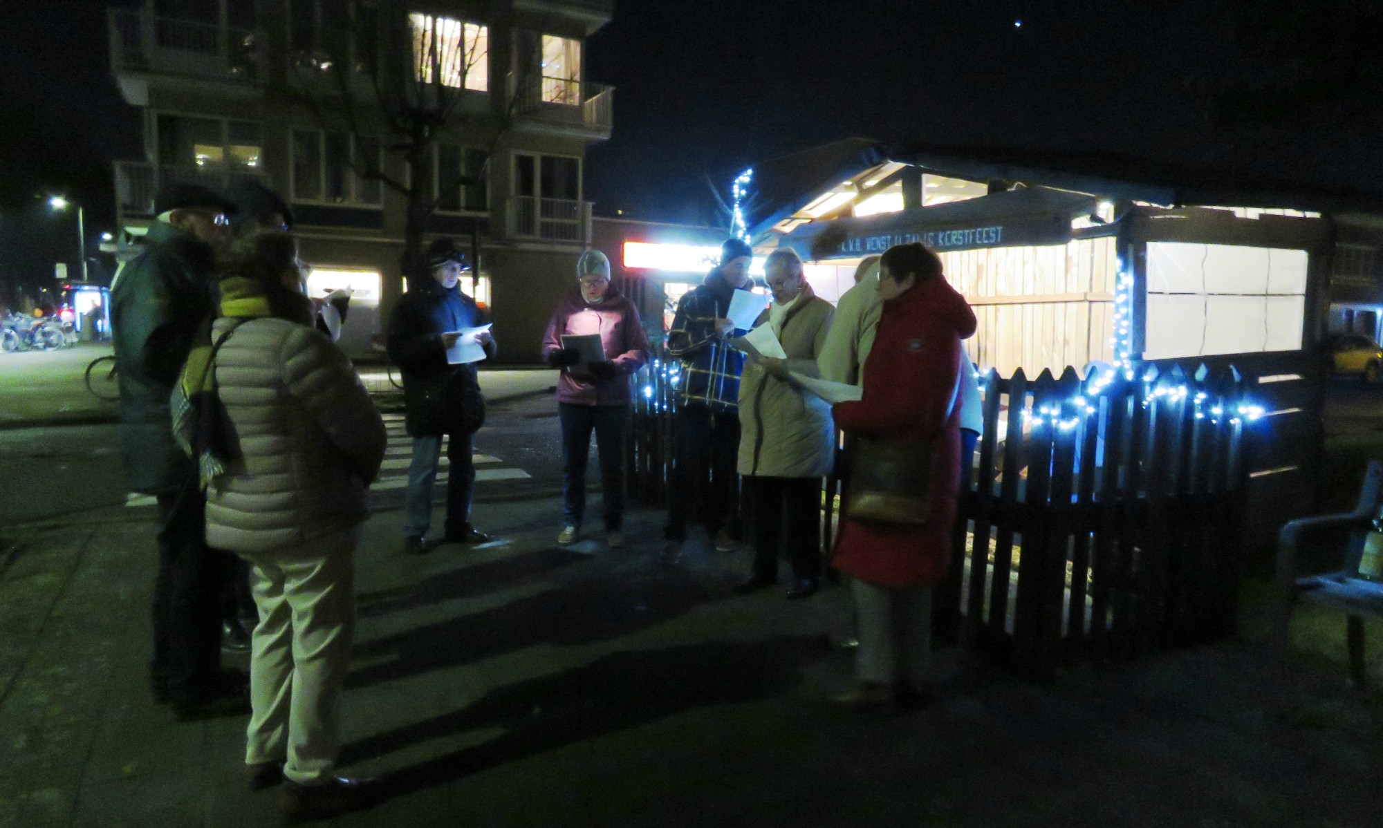 Kerststalzingen - KWB - Kerststal Melis Stokelaan - Driekoningenzingen - Sint-Anna-ten-Drieënparochie, Antwerpen Linkeroever