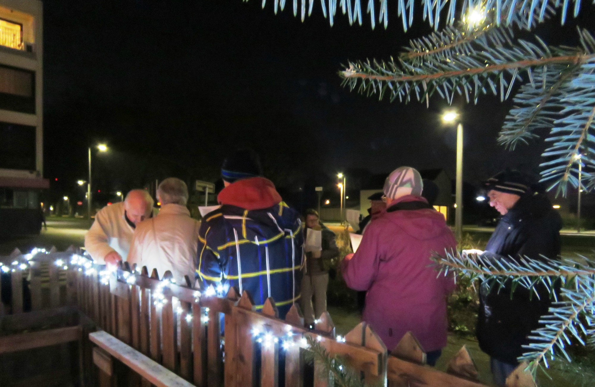 Kerststalzingen - KWB - Kerststal Melis Stokelaan - Driekoningenzingen - Sint-Anna-ten-Drieënparochie, Antwerpen Linkeroever