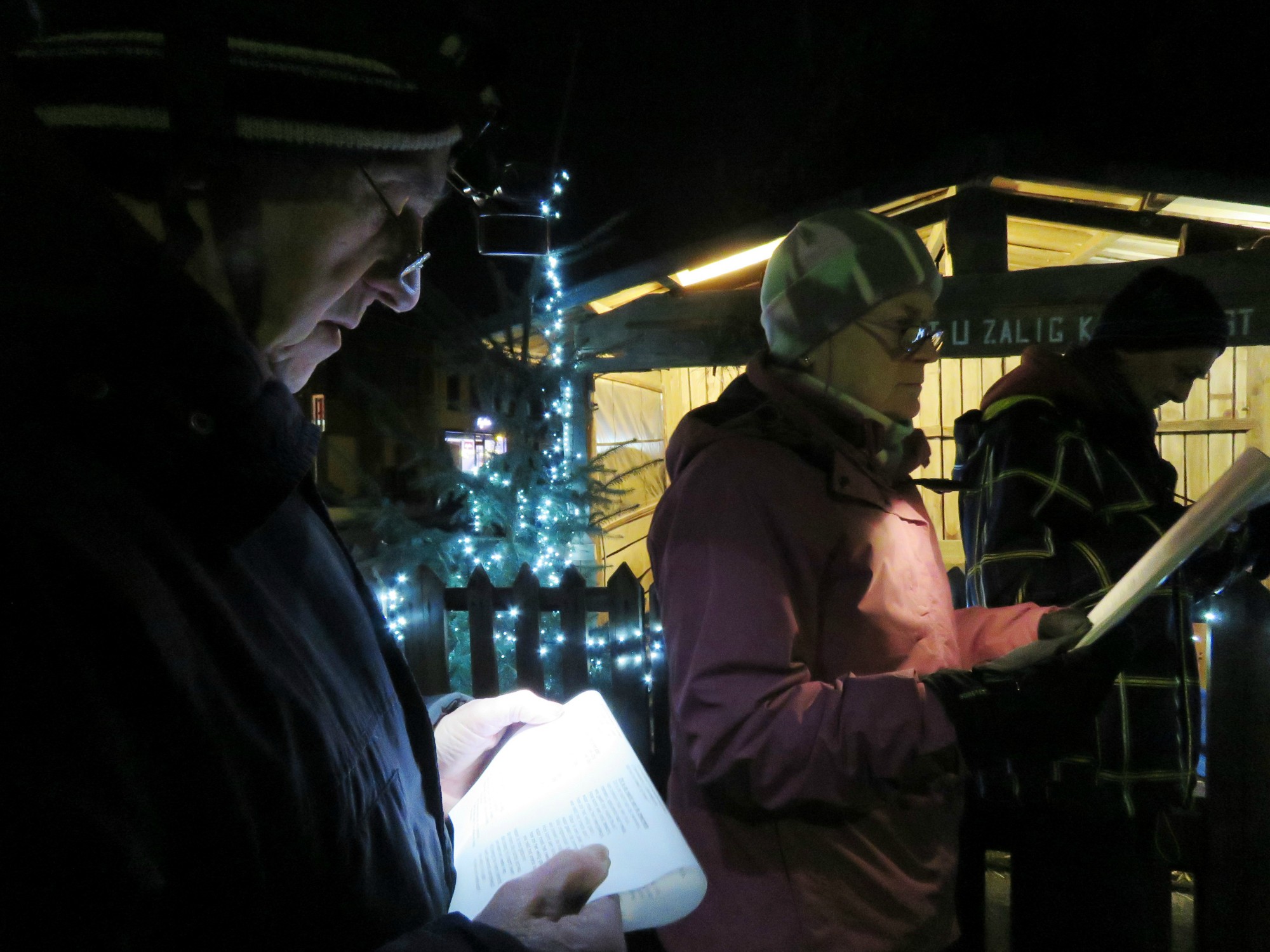 Kerststalzingen - KWB - Kerststal Melis Stokelaan - Driekoningenzingen - Sint-Anna-ten-Drieënparochie, Antwerpen Linkeroever