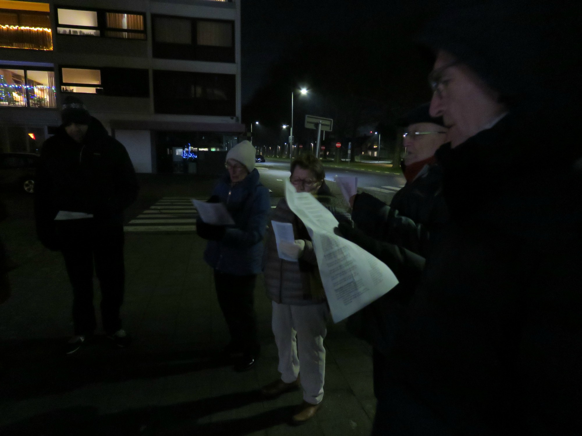 Kerststalzingen - KWB - Kerststal Melis Stokelaan - Driekoningenzingen - Sint-Anna-ten-Drieënparochie, Antwerpen Linkeroever