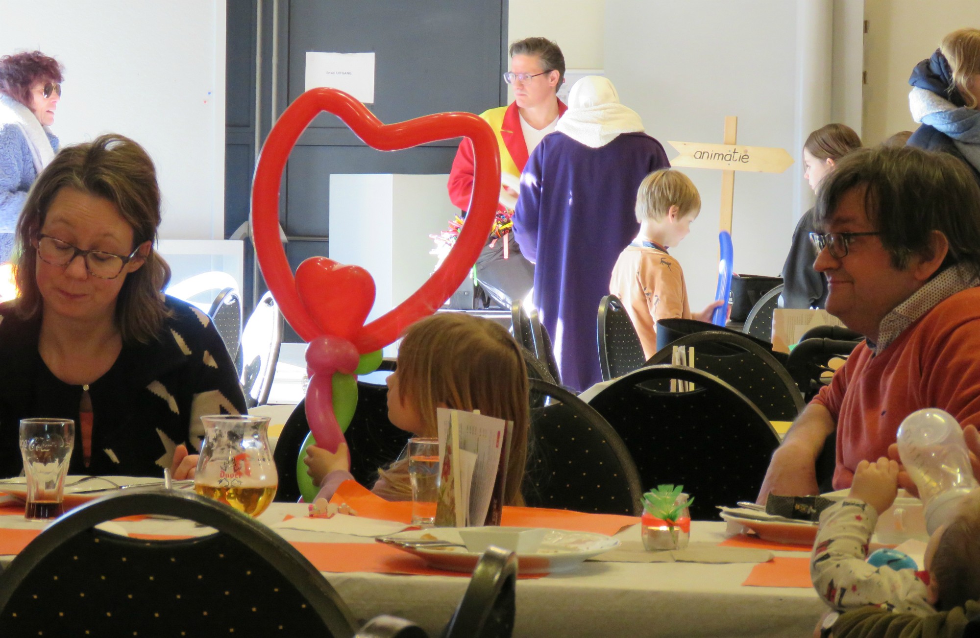 Pannenkoekenfestival - Ballonnenman Maarten verrast vele kinderen met knappe creaties