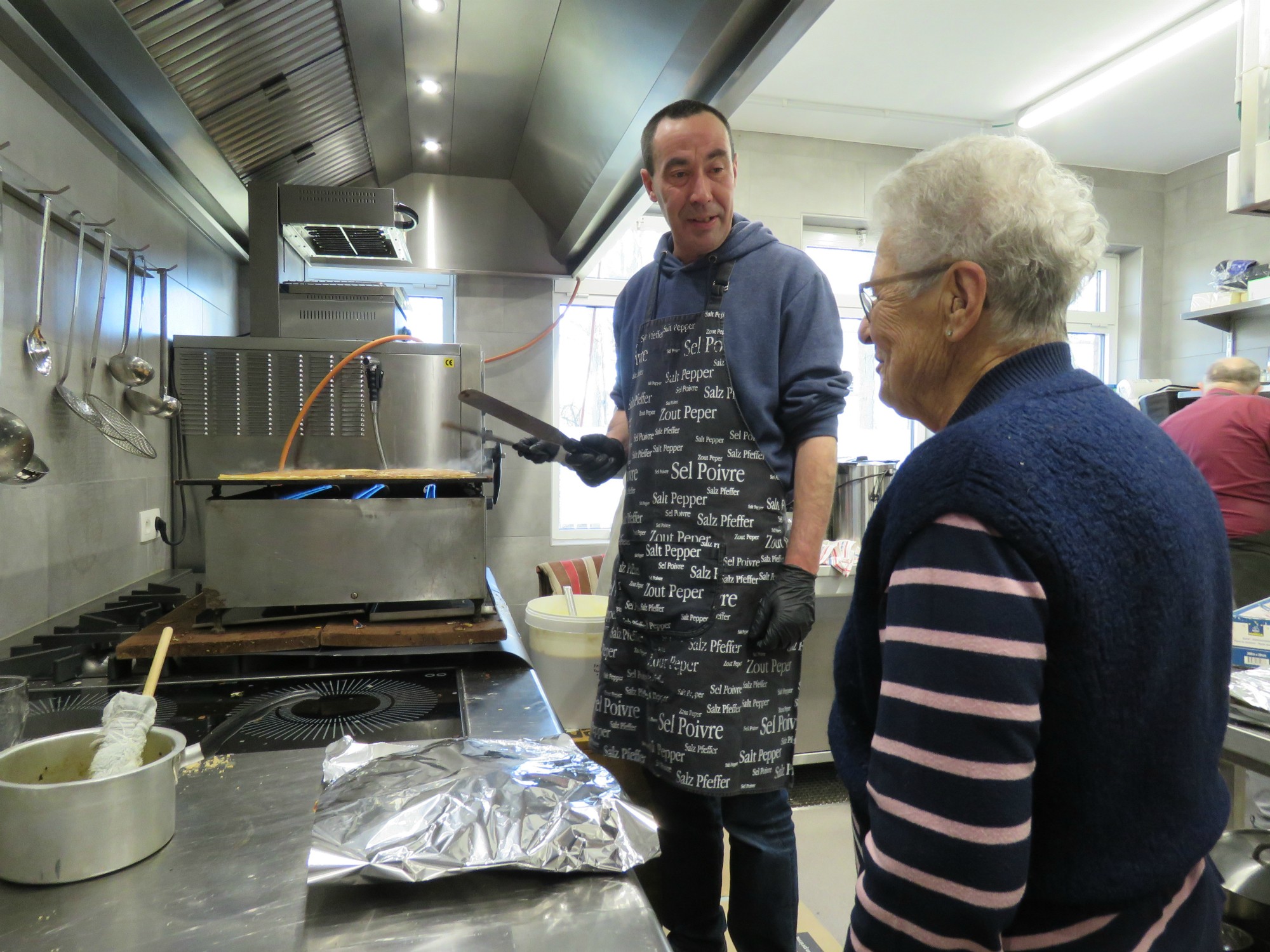 Pannenkoekenfestival - Veel medewerkes aan het werk, voor en achter de schermen