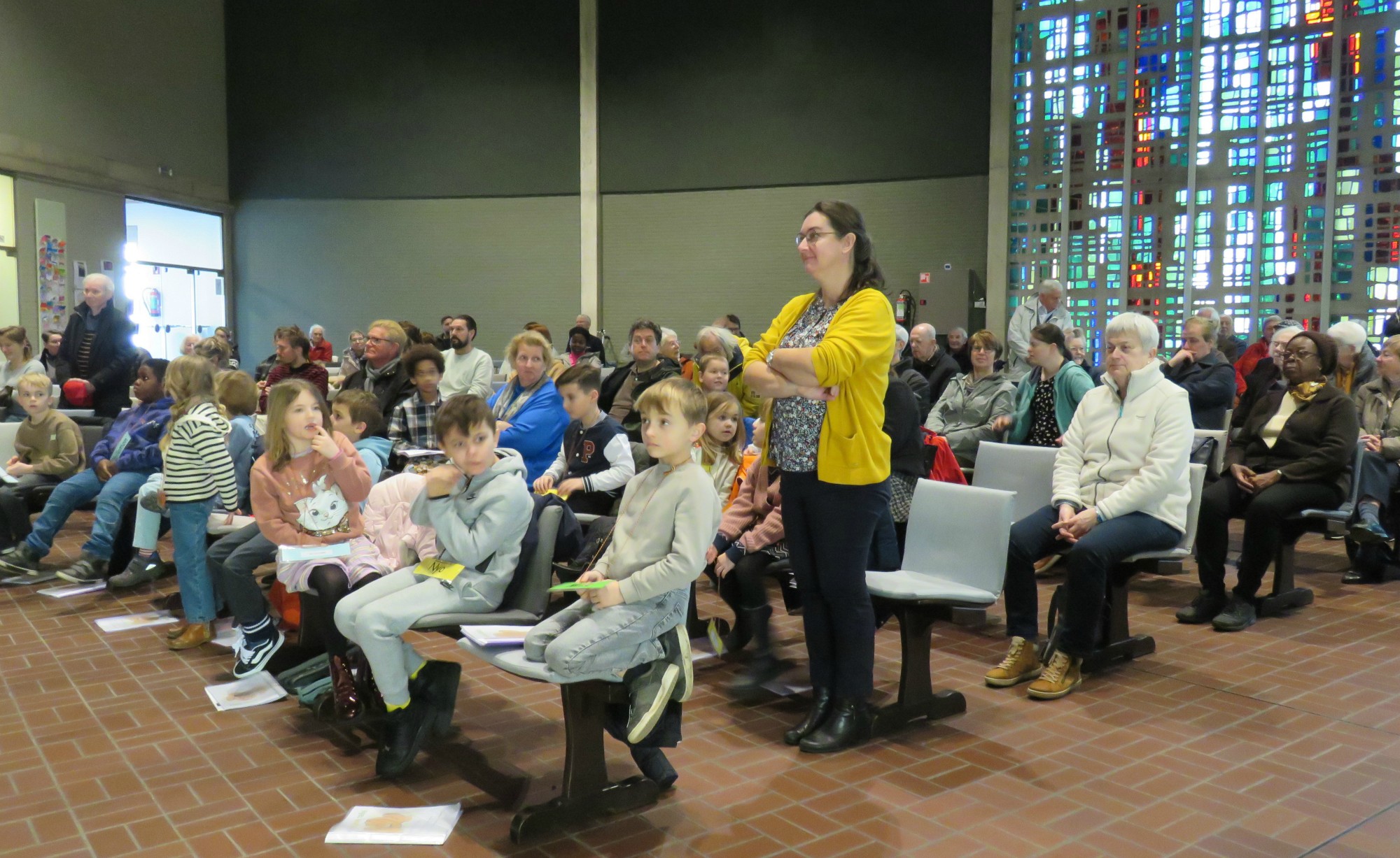 Wegwijzerviering - De jarigen van de maand februari werden in de bloemetjes gezet