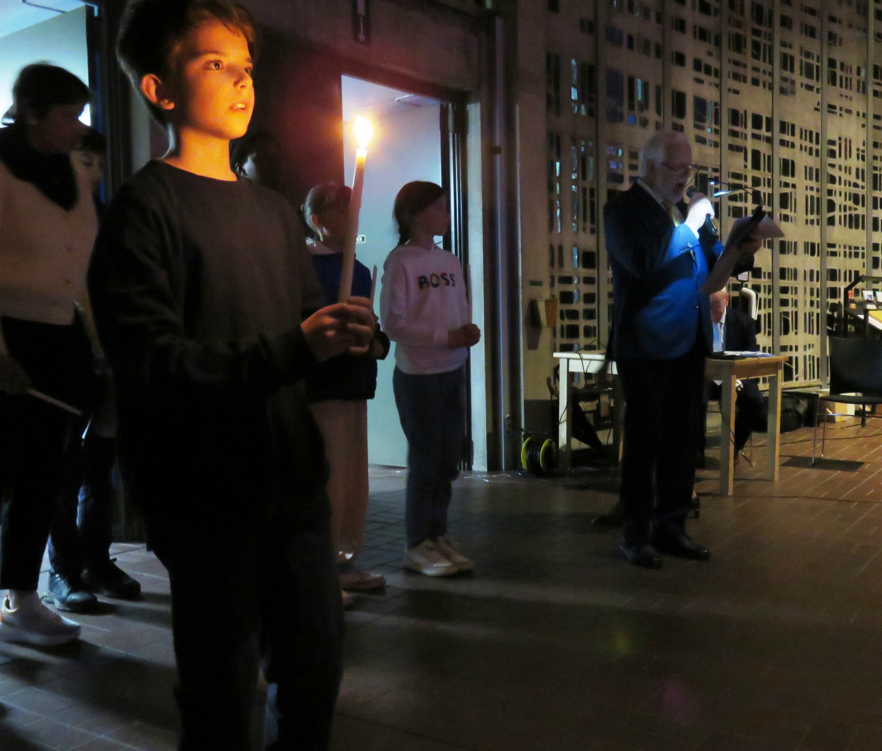 Paaswake - Het licht wordt in de kerk gebracht