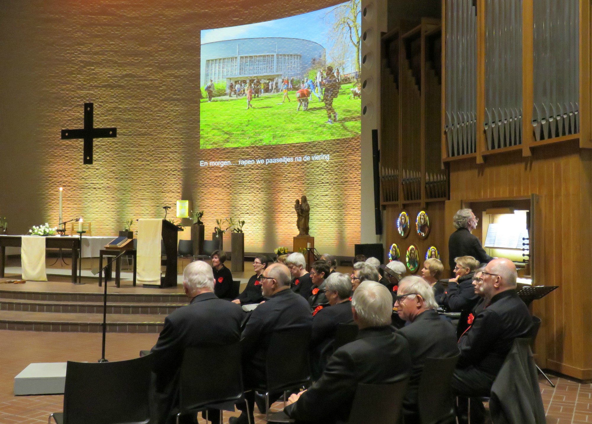 Paaswake - Joannes Thuy sluit de viering muzikaal af