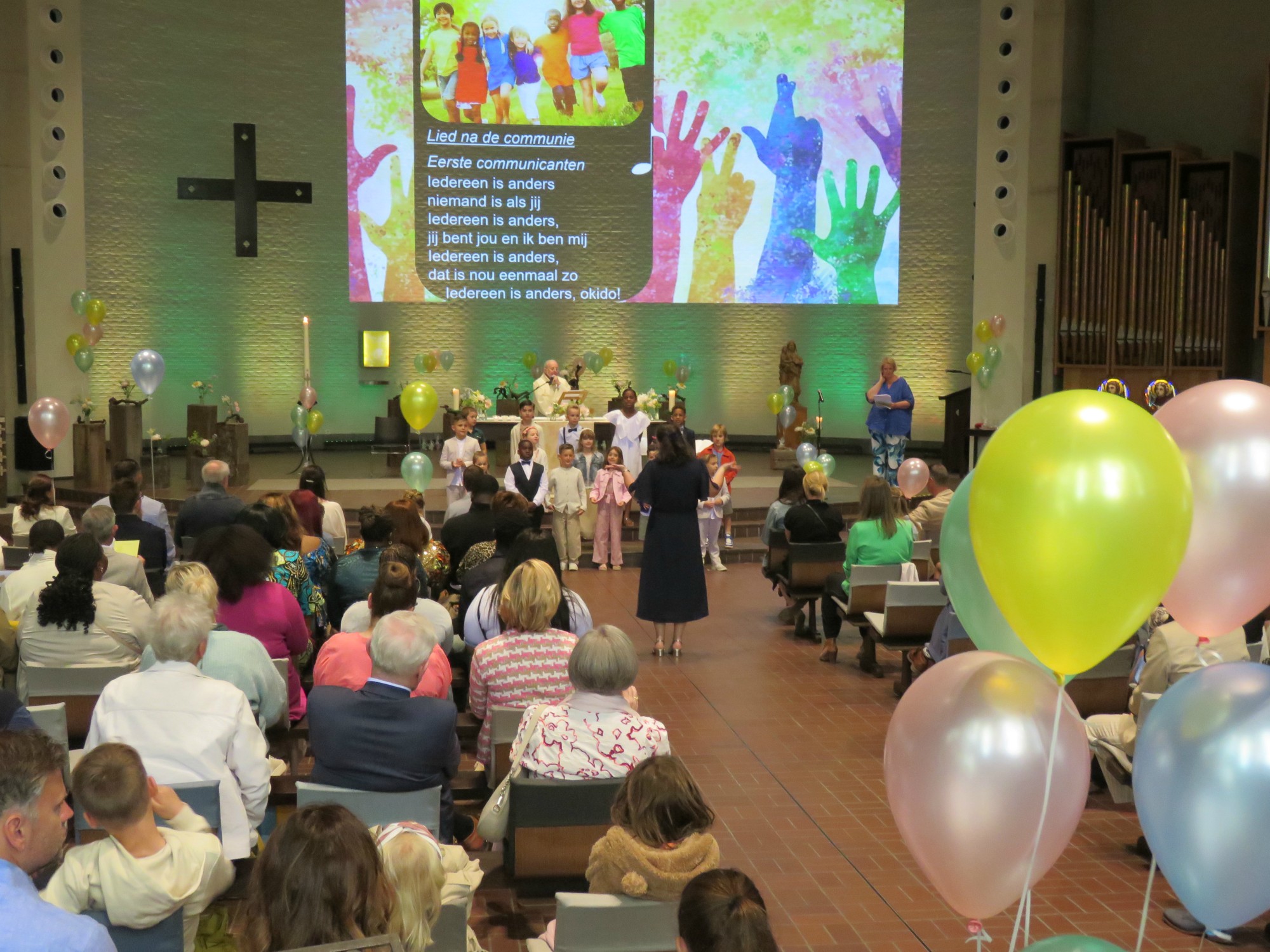 Eerste communie 2025 | Voorganger Paul Scheelen | Coordinator Marianne De Backer | Sint-Anna-ten-Drieënkerk, Antwerpen Linkeroever